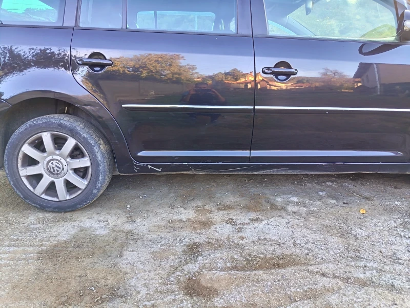 VW Touran  Facelift/ заводски метан, снимка 4 - Автомобили и джипове - 52189400
