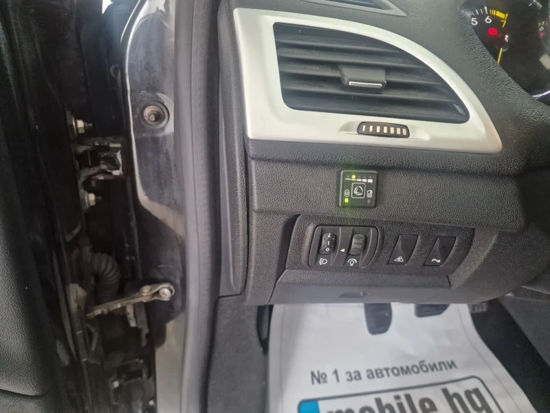 Renault Megane 1.6 110kc GPL, снимка 11 - Автомобили и джипове - 53221632