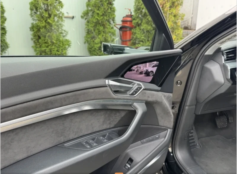 Audi E-Tron, снимка 13 - Автомобили и джипове - 53446645
