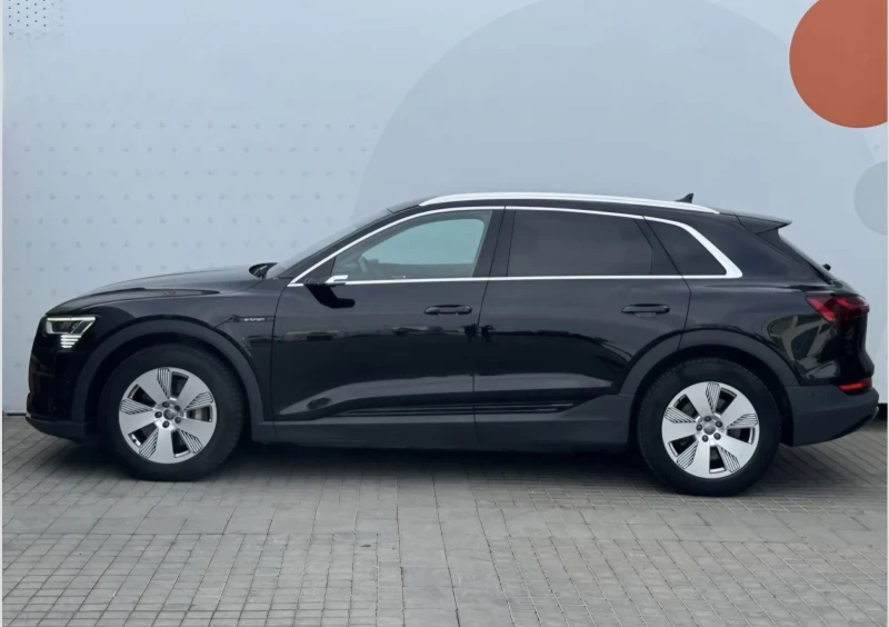 Audi E-Tron, снимка 4 - Автомобили и джипове - 53446645