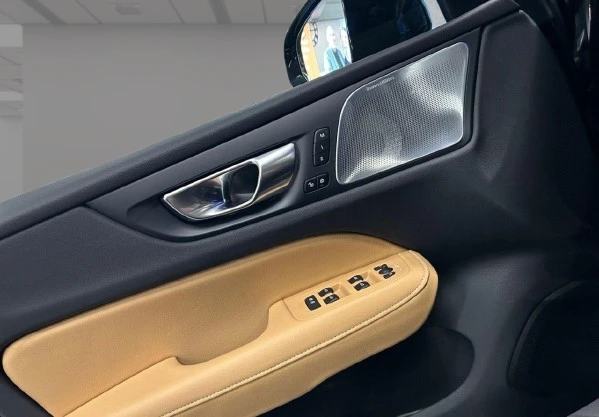 Volvo S60 B5 AWD = Ultimate Dark = Гаранция - изображение 4