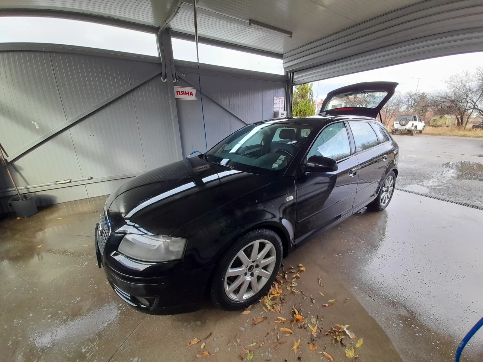 Audi A3 1.9 Sport back s line - изображение 2