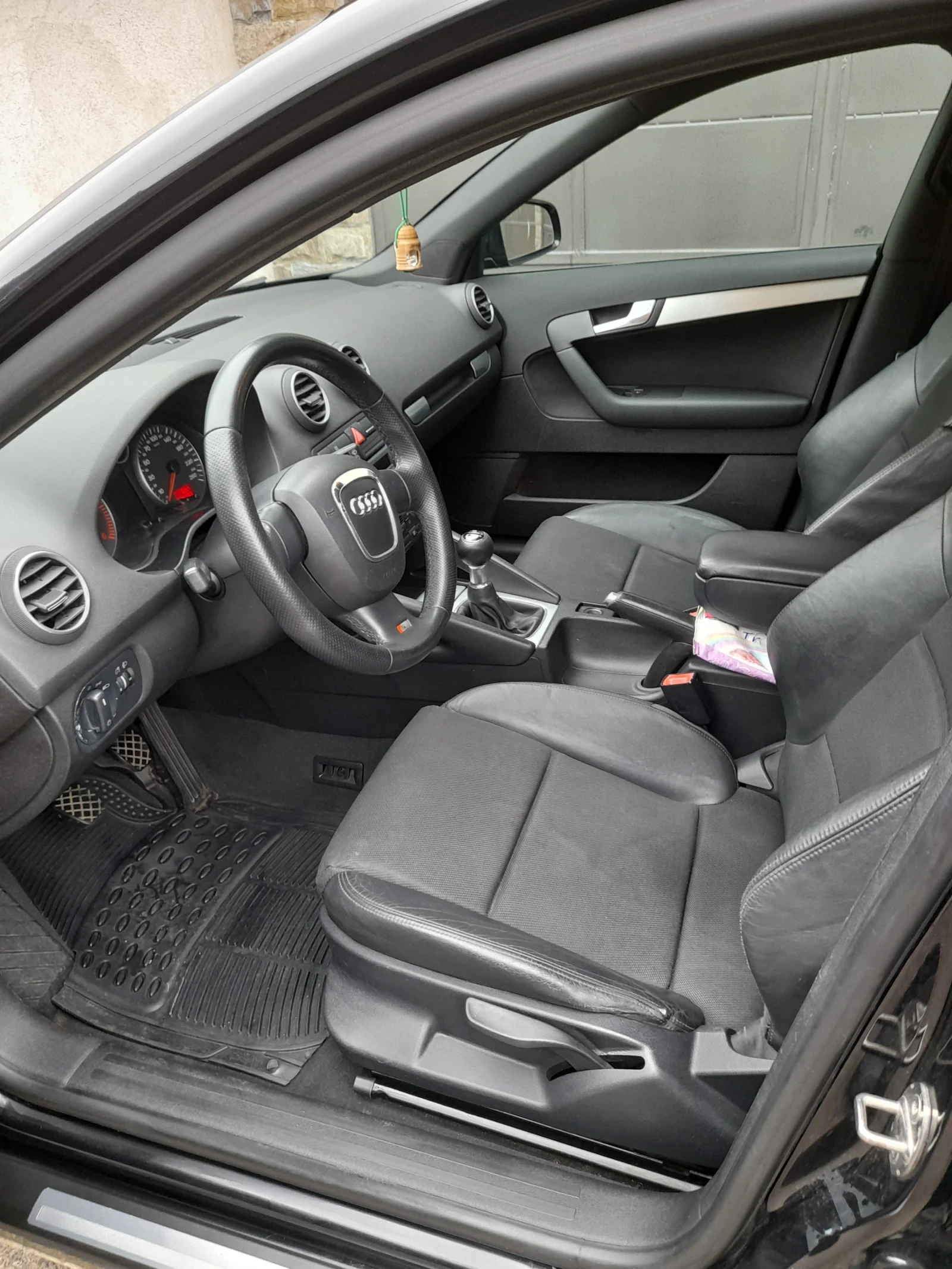 Audi A3 1.9 Sport back s line - изображение 7