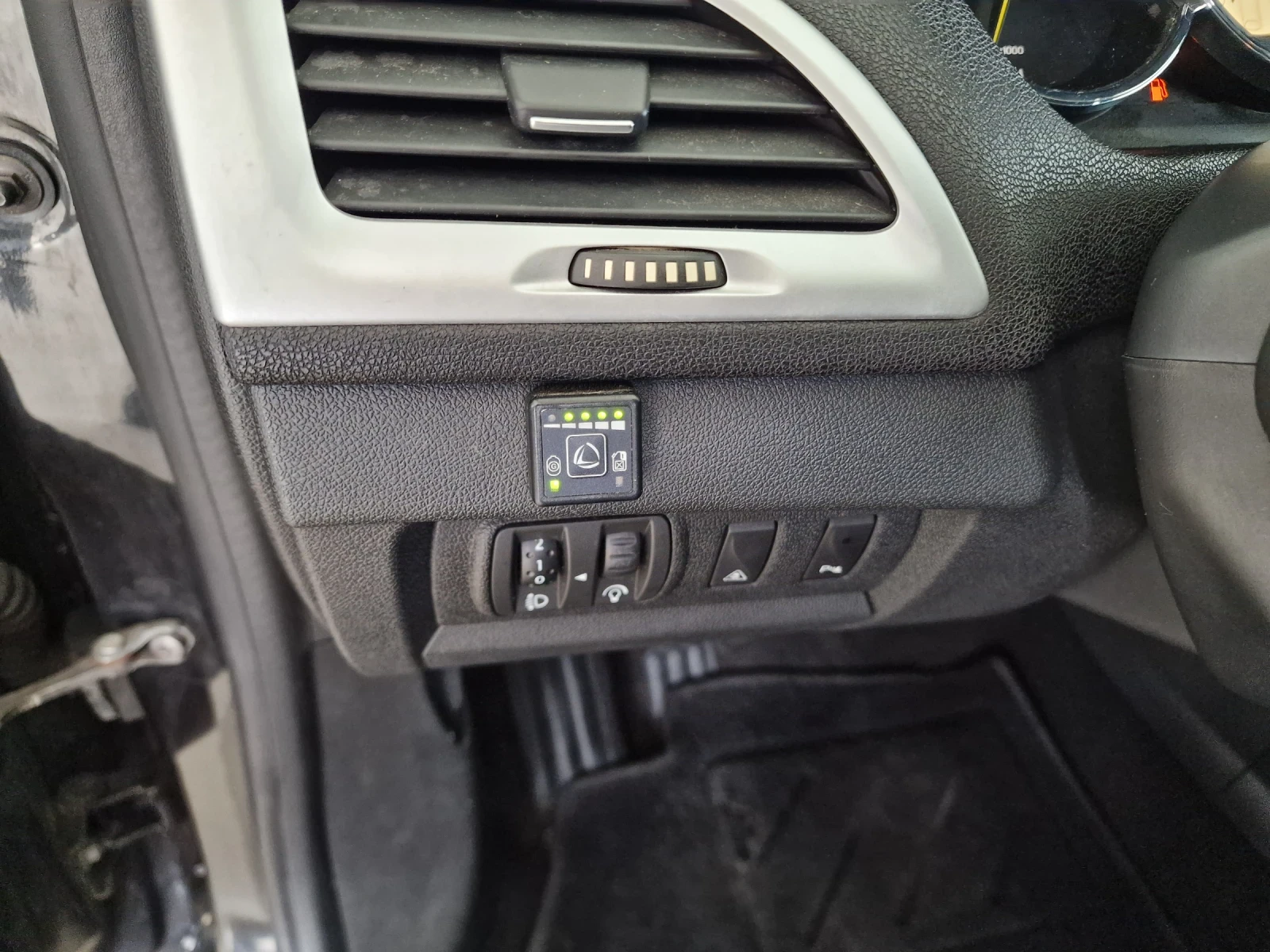 Renault Megane 1.6 110kc GPL, снимка 11 - Автомобили и джипове - 53221632