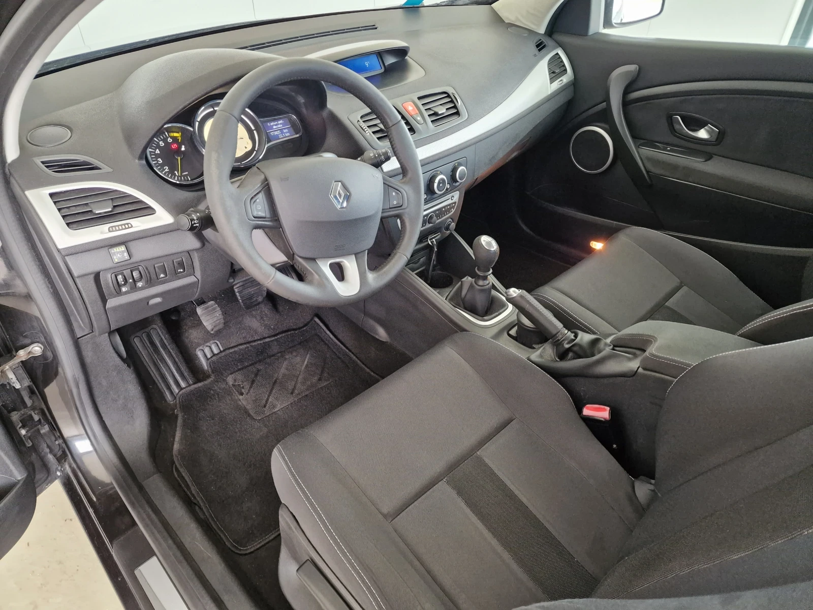 Renault Megane 1.6 110kc GPL, снимка 10 - Автомобили и джипове - 53221632