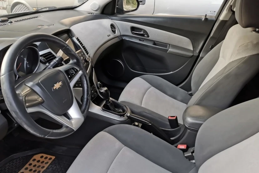Chevrolet Cruze 1.6 газ бензин, снимка 10 - Автомобили и джипове - 55051663