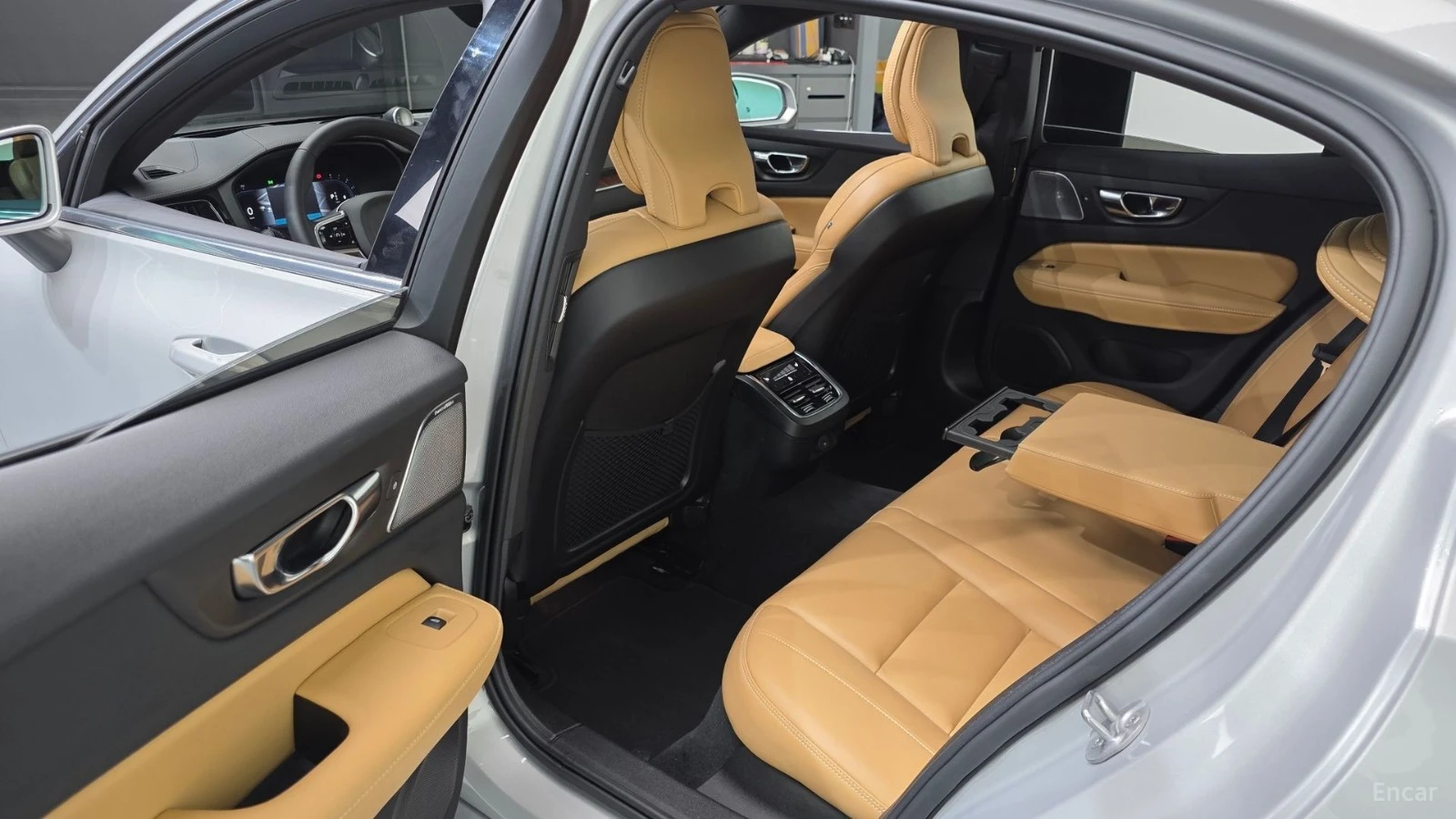 Volvo S60 B5 Ultimate Bright* HUD* 360* МАСАЖИ* КОЖА* ПАНО, снимка 9 - Автомобили и джипове - 55546514