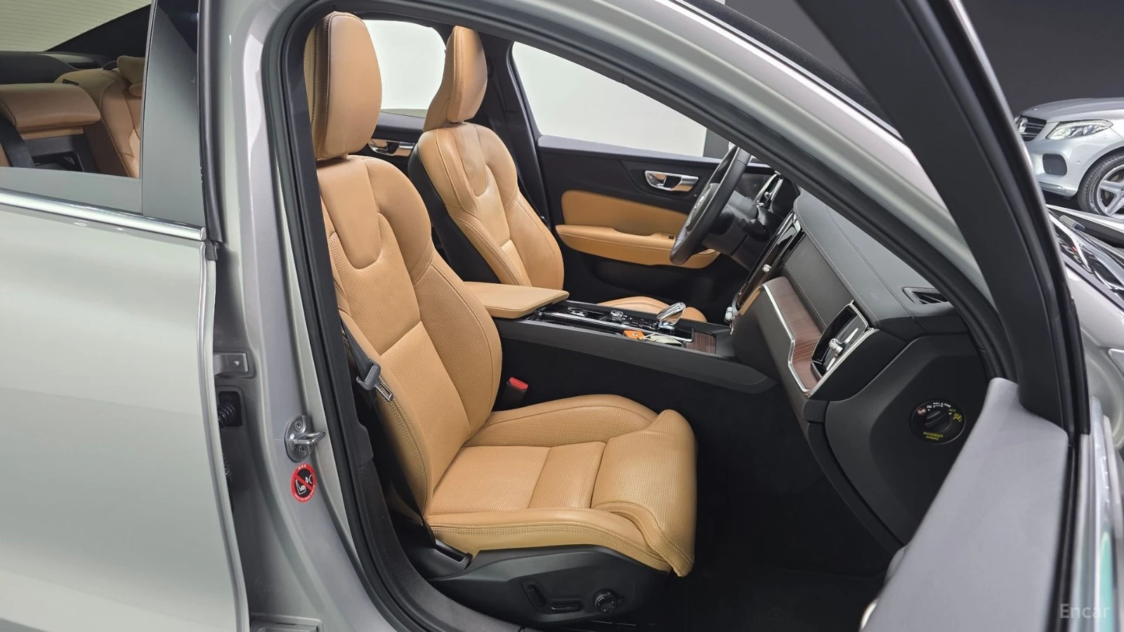 Volvo S60 B5 Ultimate Bright* HUD* 360* МАСАЖИ* КОЖА* ПАНО, снимка 10 - Автомобили и джипове - 55546514