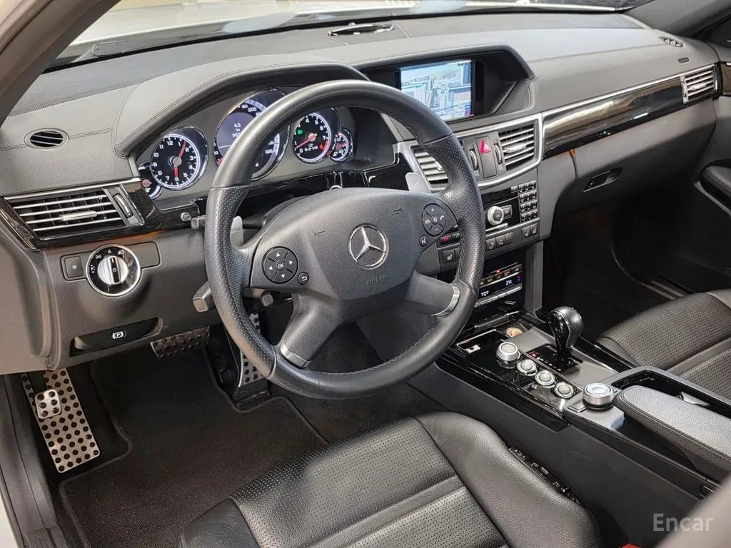 Mercedes-Benz E 63 AMG * E63 * АВТОКРЕДИТ БЕЗ ПЪРВОНАЧАЛНА ВНОСКА* , снимка 11 - Автомобили и джипове - 55991529