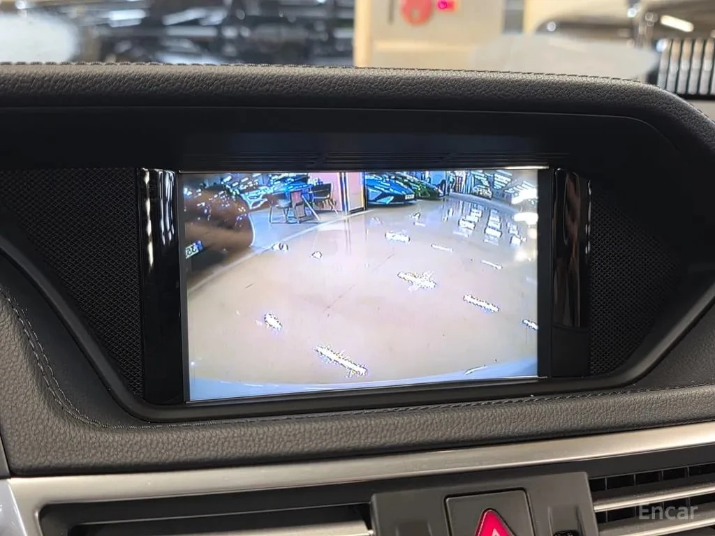 Mercedes-Benz E 63 AMG * E63 * АВТОКРЕДИТ БЕЗ ПЪРВОНАЧАЛНА ВНОСКА* , снимка 13 - Автомобили и джипове - 55991529