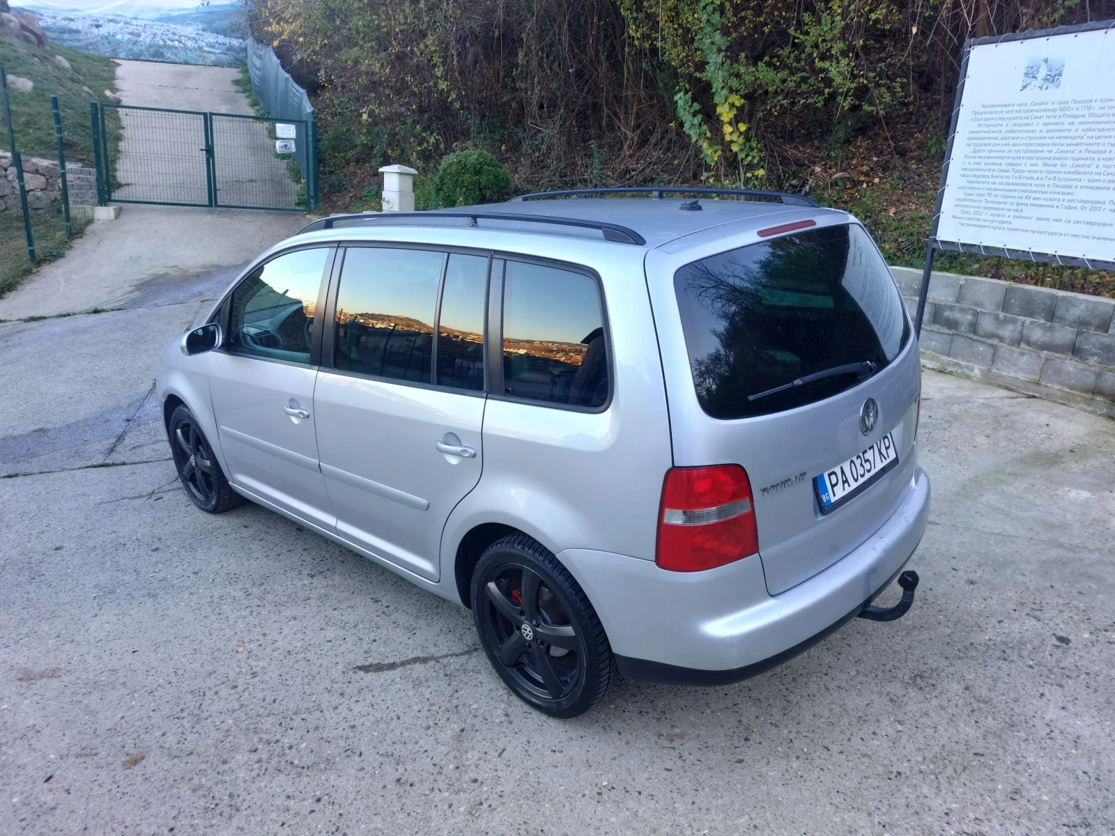 VW Touran 1.9 TDI 101к.с., снимка 4 - Автомобили и джипове - 56684151