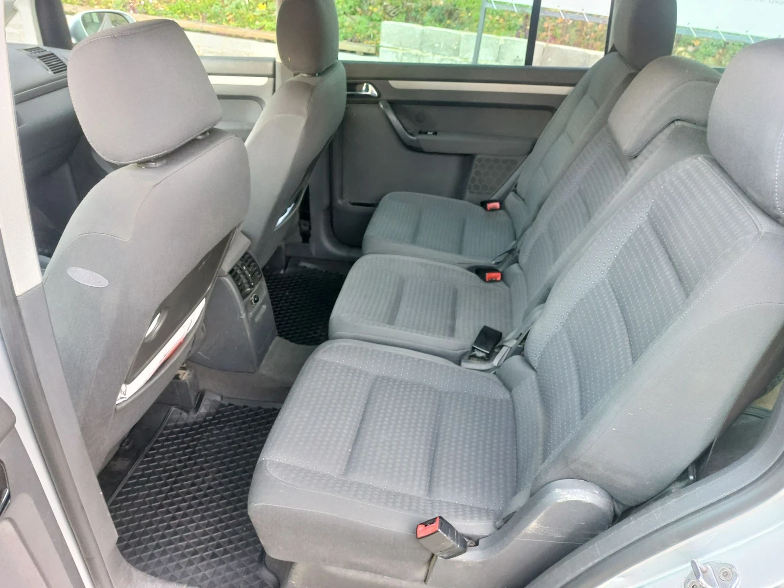 VW Touran 1.9 TDI 101к.с., снимка 11 - Автомобили и джипове - 56684151