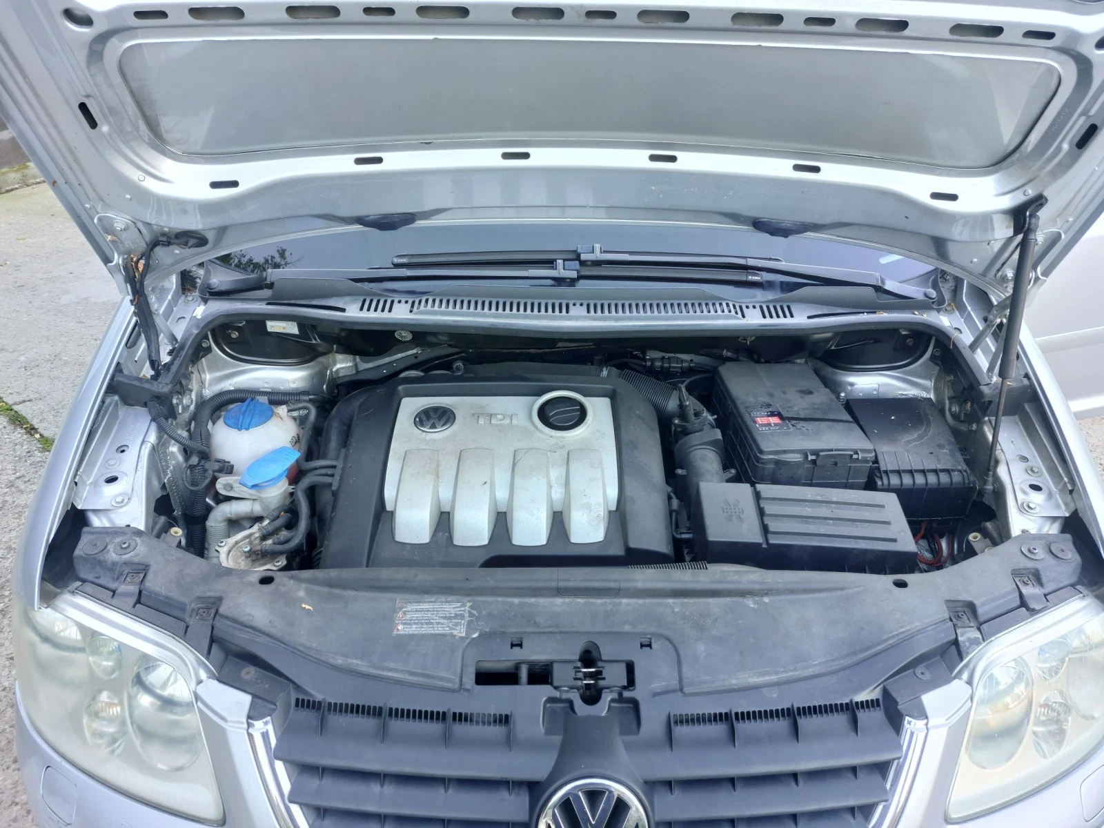 VW Touran 1.9 TDI 101к.с., снимка 12 - Автомобили и джипове - 56684151