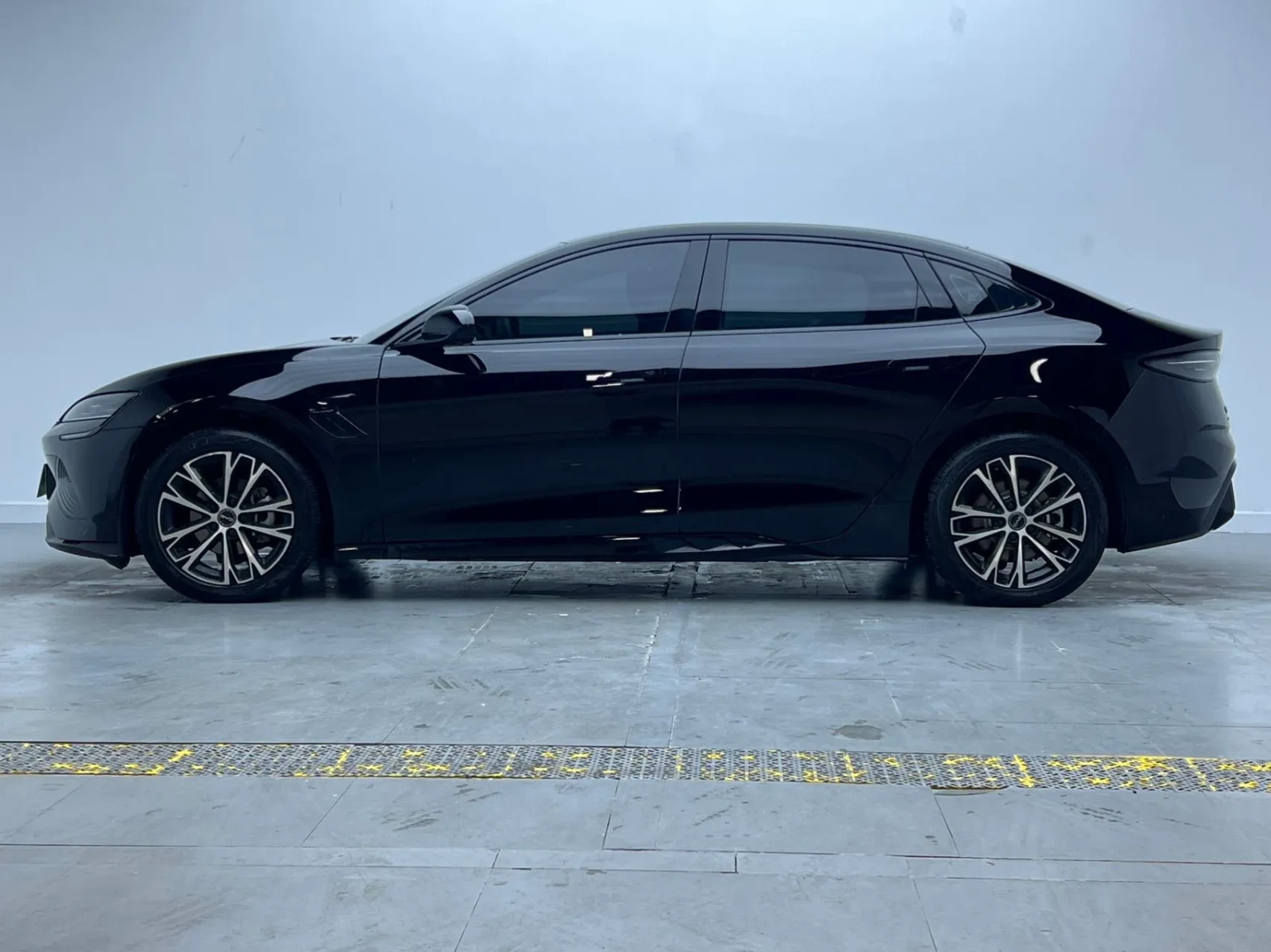 BYD Seal 61.44KWH 510km, снимка 6 - Автомобили и джипове - 56721061
