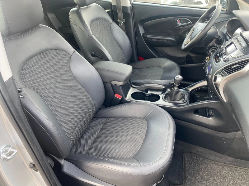 Hyundai Tucson 2.0crdi 136кс Кожа, снимка 11 - Автомобили и джипове - 52215152