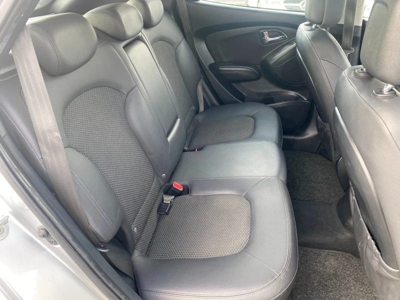 Hyundai Tucson 2.0crdi 136кс Кожа, снимка 12 - Автомобили и джипове - 52215152