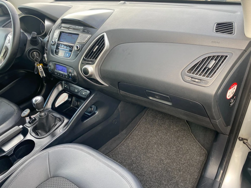Hyundai Tucson 2.0crdi 136кс Кожа, снимка 10 - Автомобили и джипове - 52215152