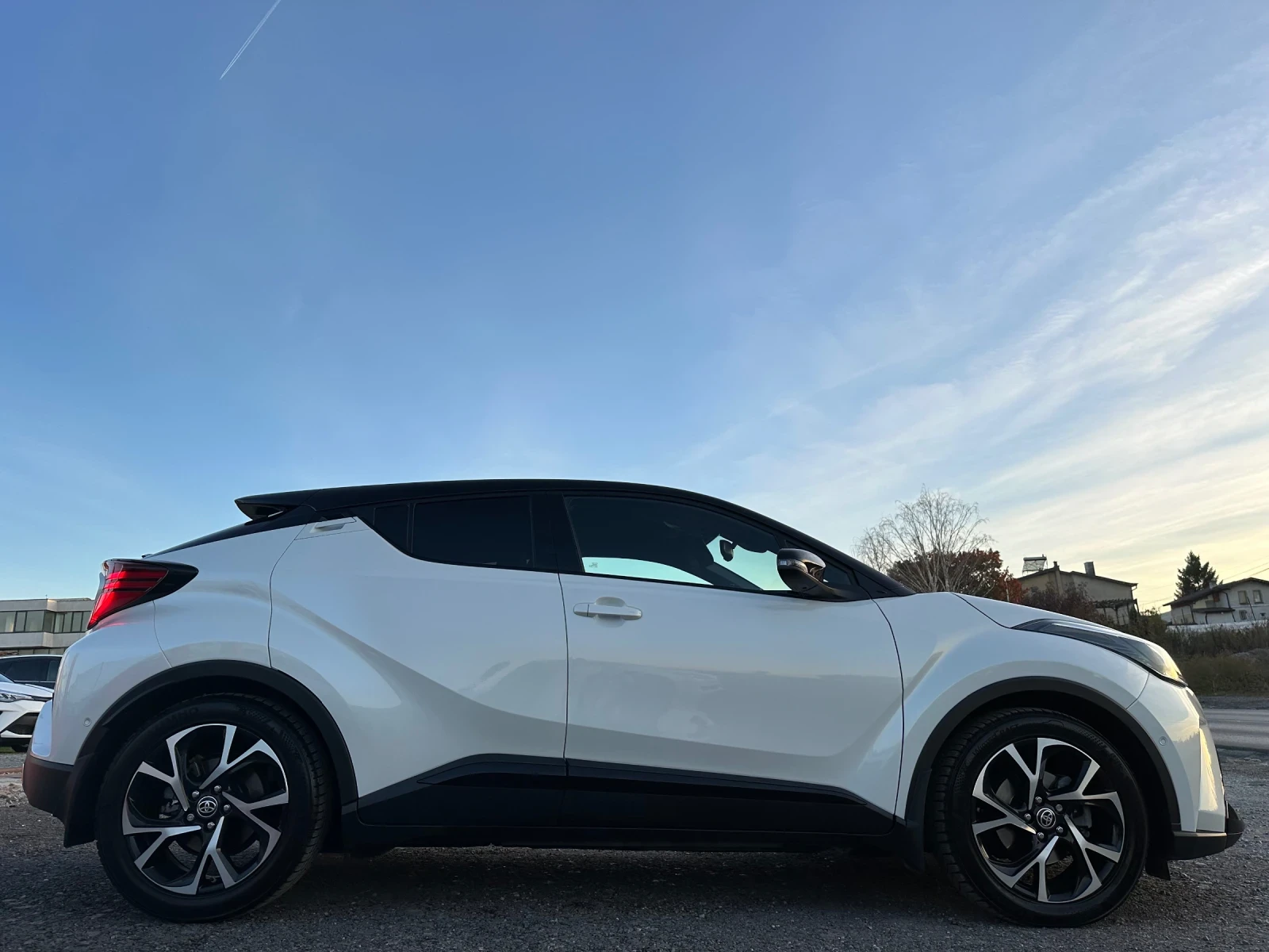 Toyota C-HR GR SPORT 2.0 HYBRID 184 KC ГАРАНЦИЯ BI COLOR - изображение 8