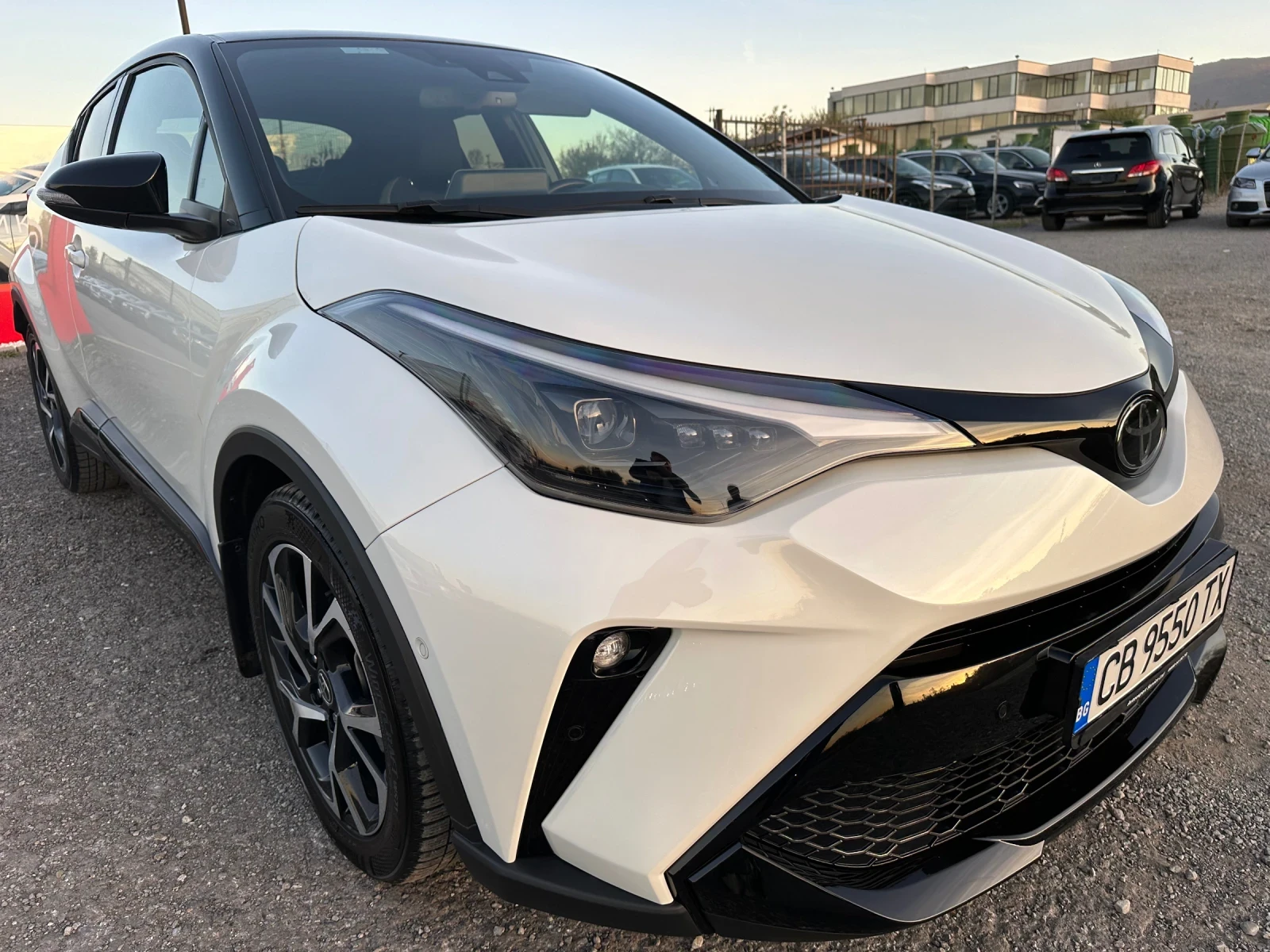 Toyota C-HR GR SPORT 2.0 HYBRID 184 KC ГАРАНЦИЯ BI COLOR - изображение 2