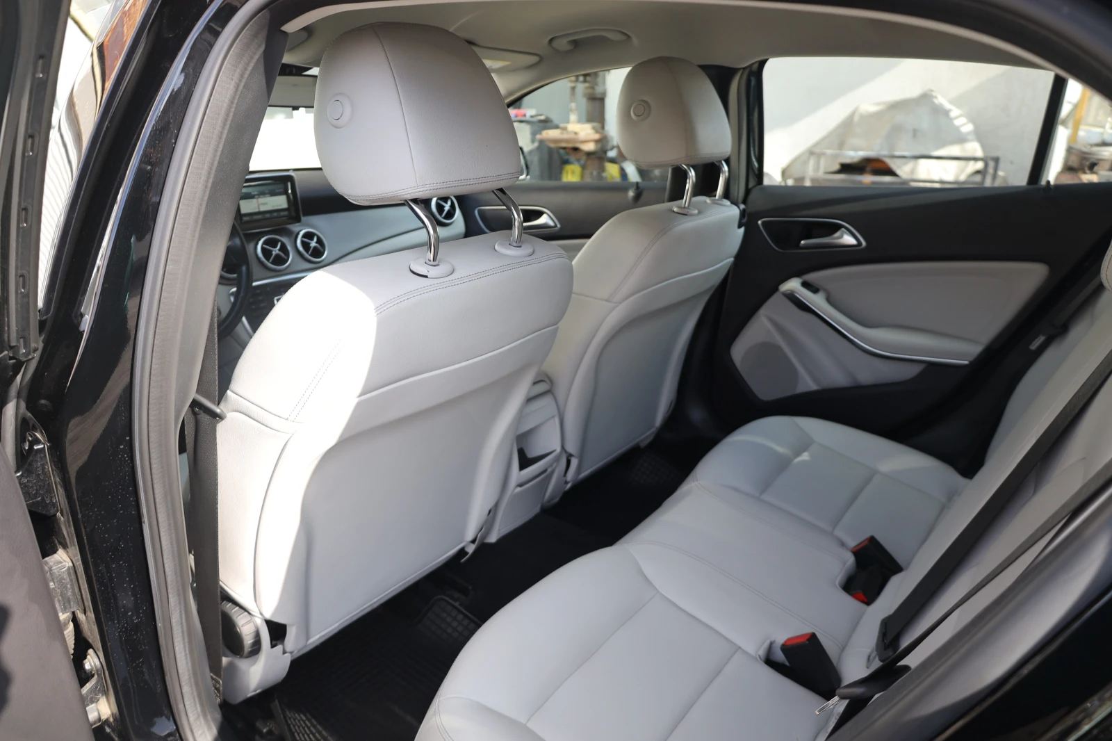 Mercedes-Benz GLA 200 CDI LED SzH Leder Navi AHK PDK MY15 #iCarbg | Mobile.bg � ����������� 11