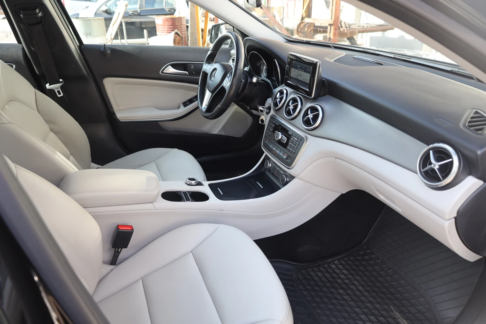 Mercedes-Benz GLA 200 CDI LED SzH Leder Navi AHK PDK MY15 #iCarbg - изображение 9