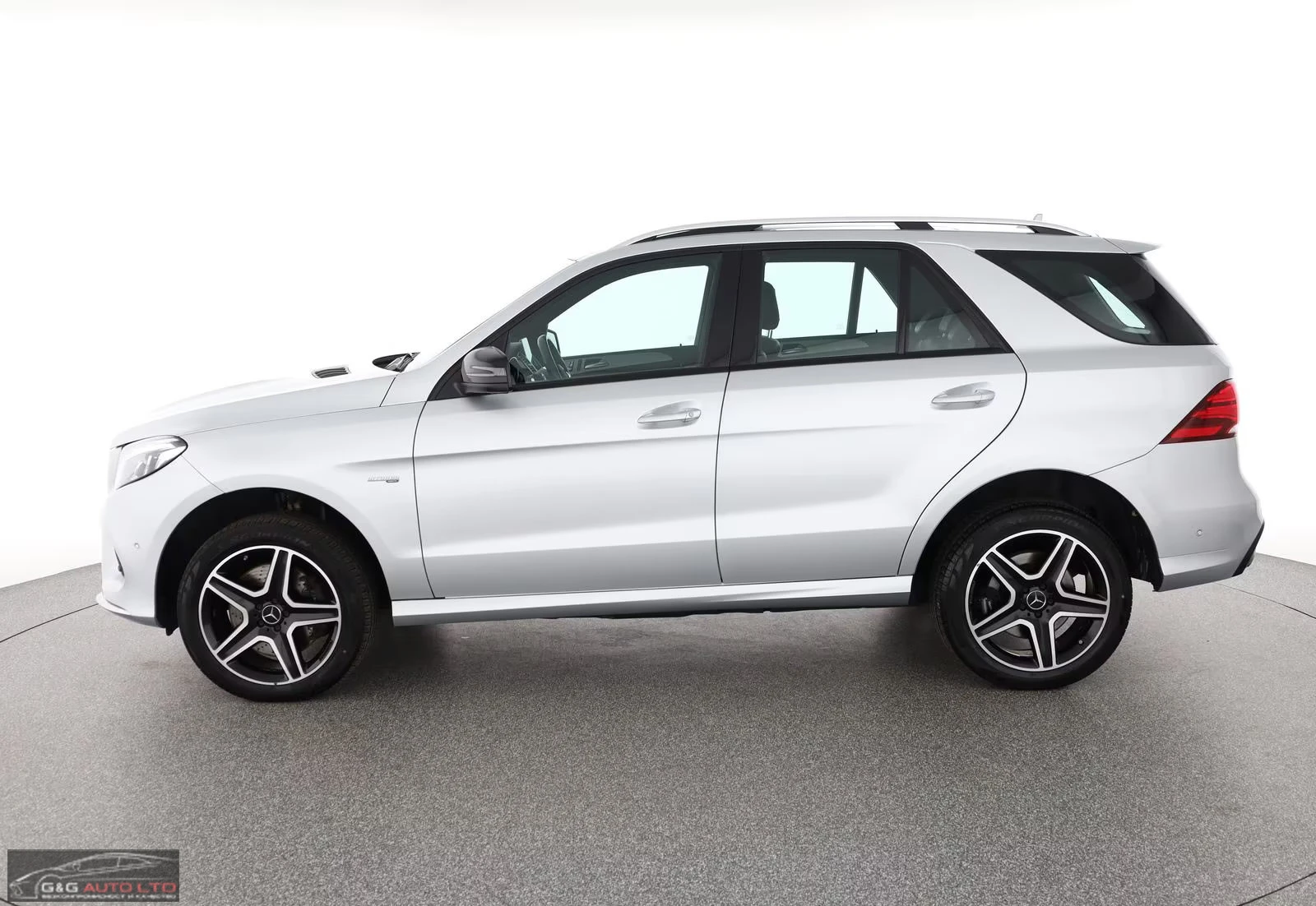 Mercedes-Benz GLE 450 AMG 4MATIC/390HP/PANO/AIRM./360/DISTR/AHK/NAVI/856g - изображение 3