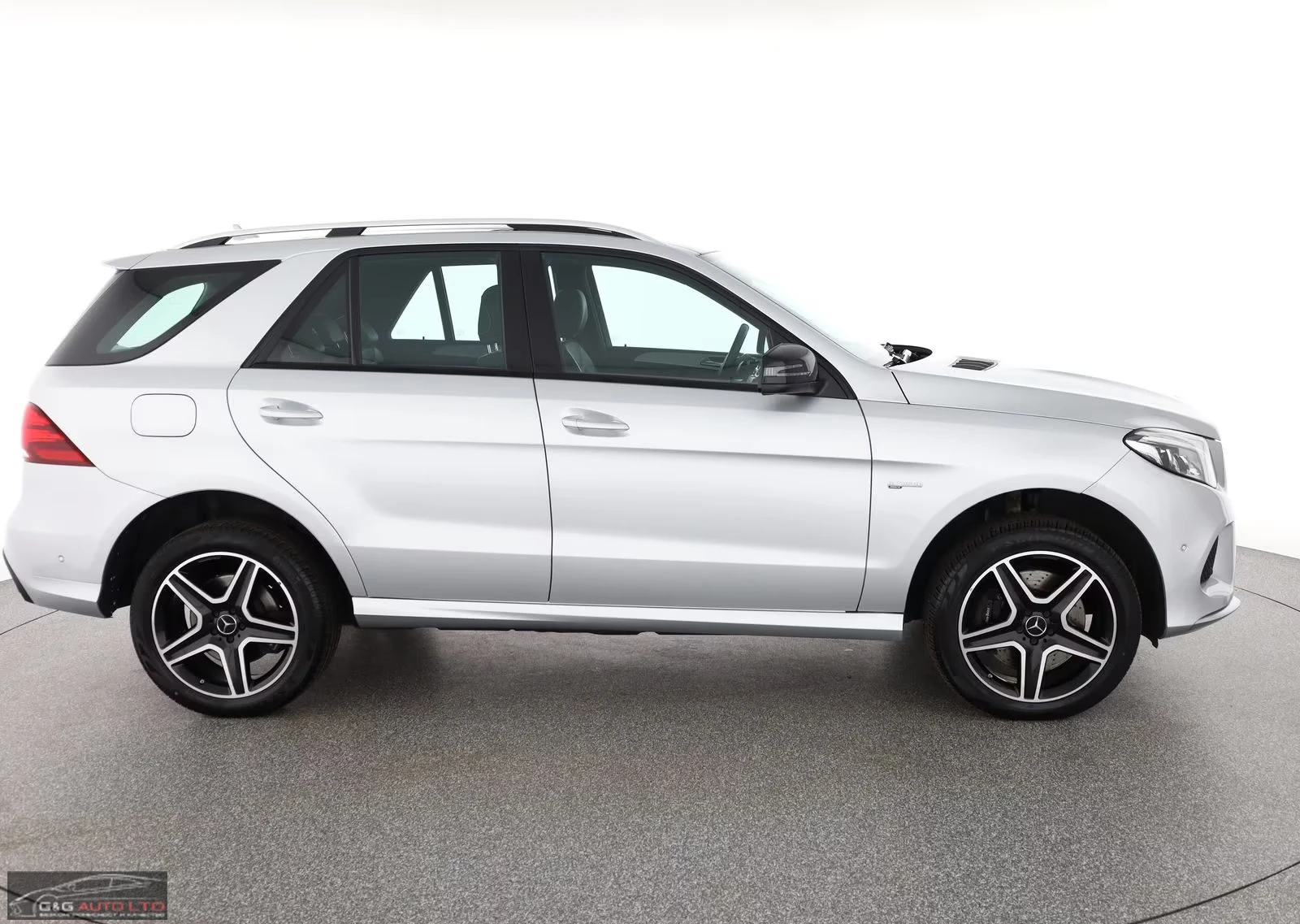 Mercedes-Benz GLE 450 AMG 4MATIC/390HP/PANO/AIRM./360/DISTR/AHK/NAVI/856g - изображение 6