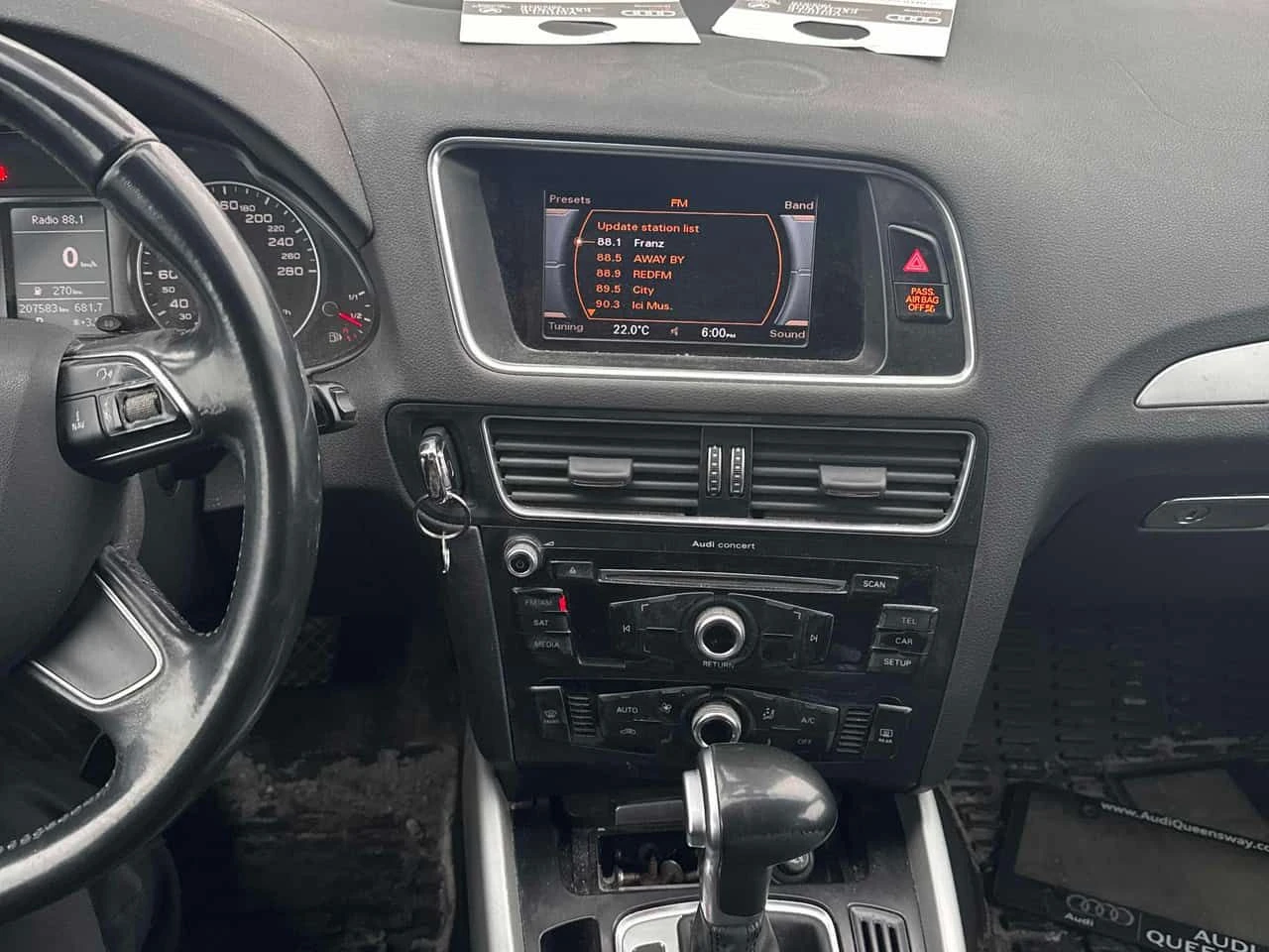 Audi Q5 * 2.0T Komfort * CARFAX * KEYLESS * ПОДГРЕВИ, снимка 9 - Автомобили и джипове - 54085184