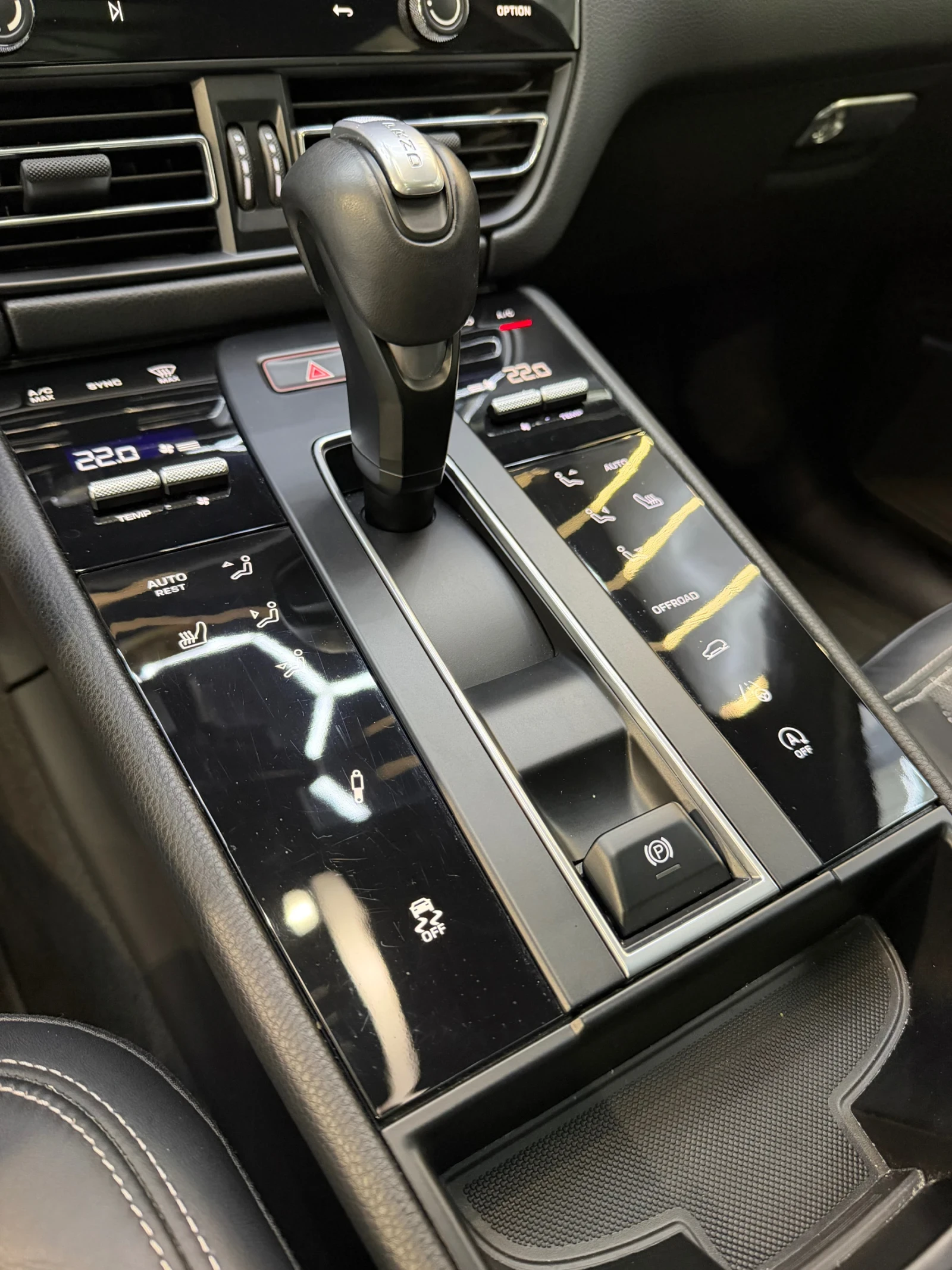 Porsche Macan T * ПАНОРАМА * BOSE * КАМЕРА * , снимка 8 - Автомобили и джипове - 54373077