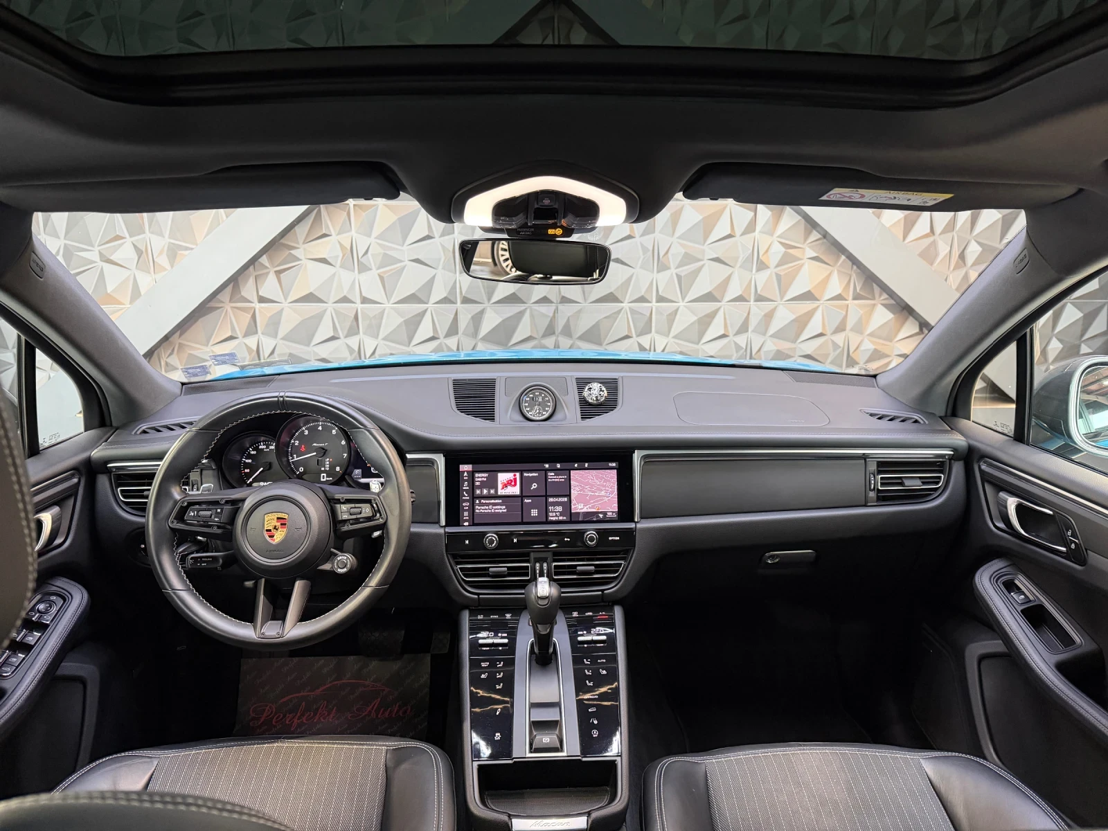 Porsche Macan T * ПАНОРАМА * BOSE * КАМЕРА * , снимка 6 - Автомобили и джипове - 54373077