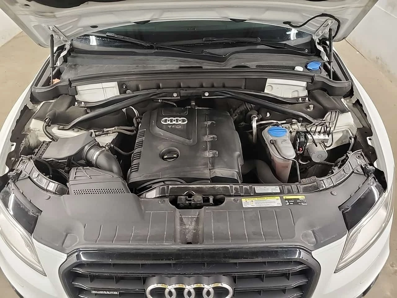 Audi Q5 * 2.0T PROGRESSIV * CARFAX * БЕЗ ПЪРВОНАЧАЛНА ВНОС, снимка 16 - Автомобили и джипове - 54422701