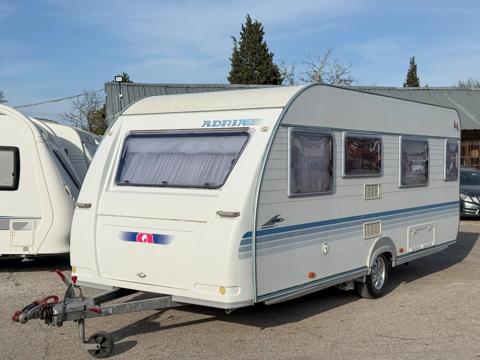 Каравана Adria Adora 542 UT, снимка 4 - Каравани и кемпери - 54231653