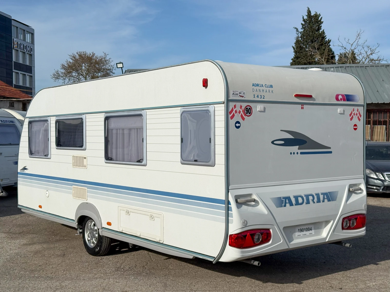 Каравана Adria Adora 542 UT, снимка 3 - Каравани и кемпери - 54231653