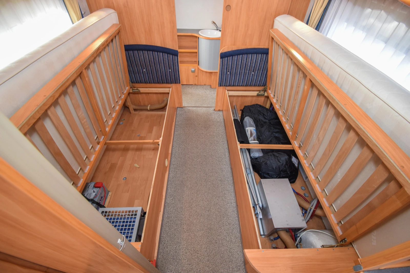 Каравана Adria Adora 542 UT, снимка 12 - Каравани и кемпери - 54231653