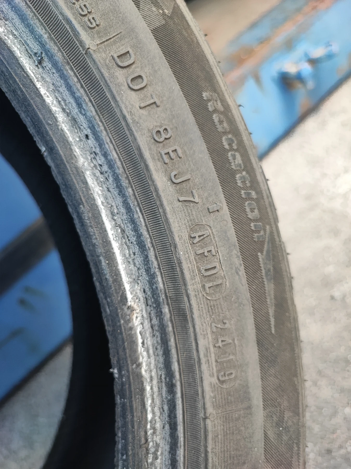 Гуми Зимни 225/45R18, снимка 3 - Гуми и джанти - 55690183