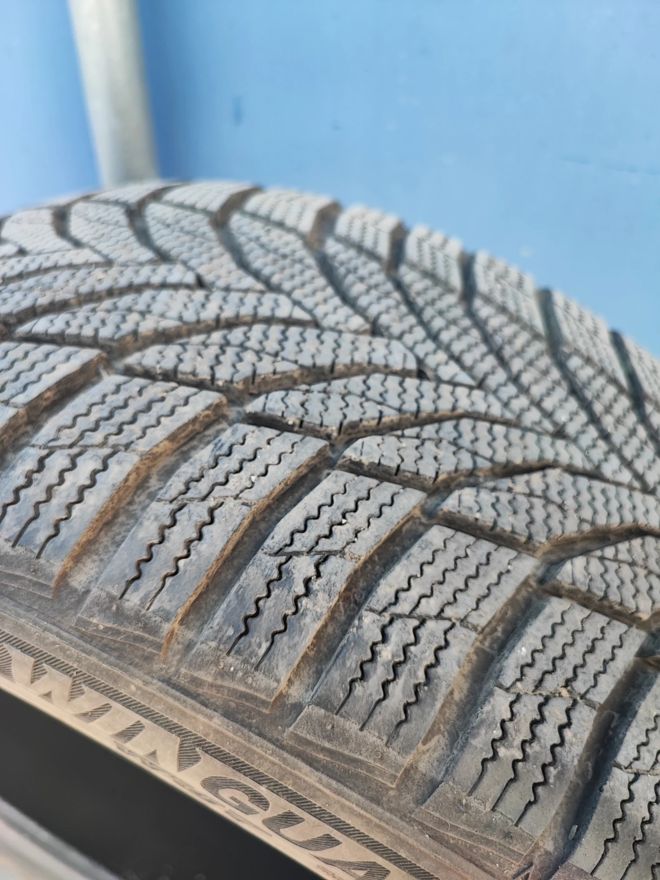 Гуми Зимни 225/45R18