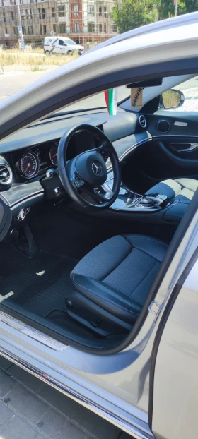 Mercedes-Benz E 220, снимка 3