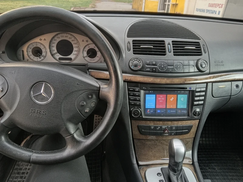 Mercedes-Benz E 270, снимка 7 - Автомобили и джипове - 48143666