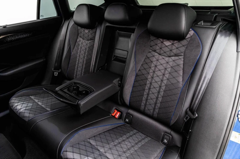 VW Passat 2.0 TDI 4-MOTION R-LINE BLACK STYLE MATRIX CAMERA, снимка 15 - Автомобили и джипове - 51508712