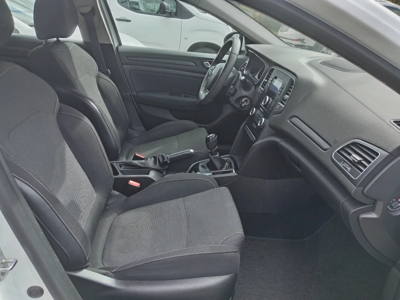 Renault Megane 1.33 Tce, снимка 8 - Автомобили и джипове - 51837112