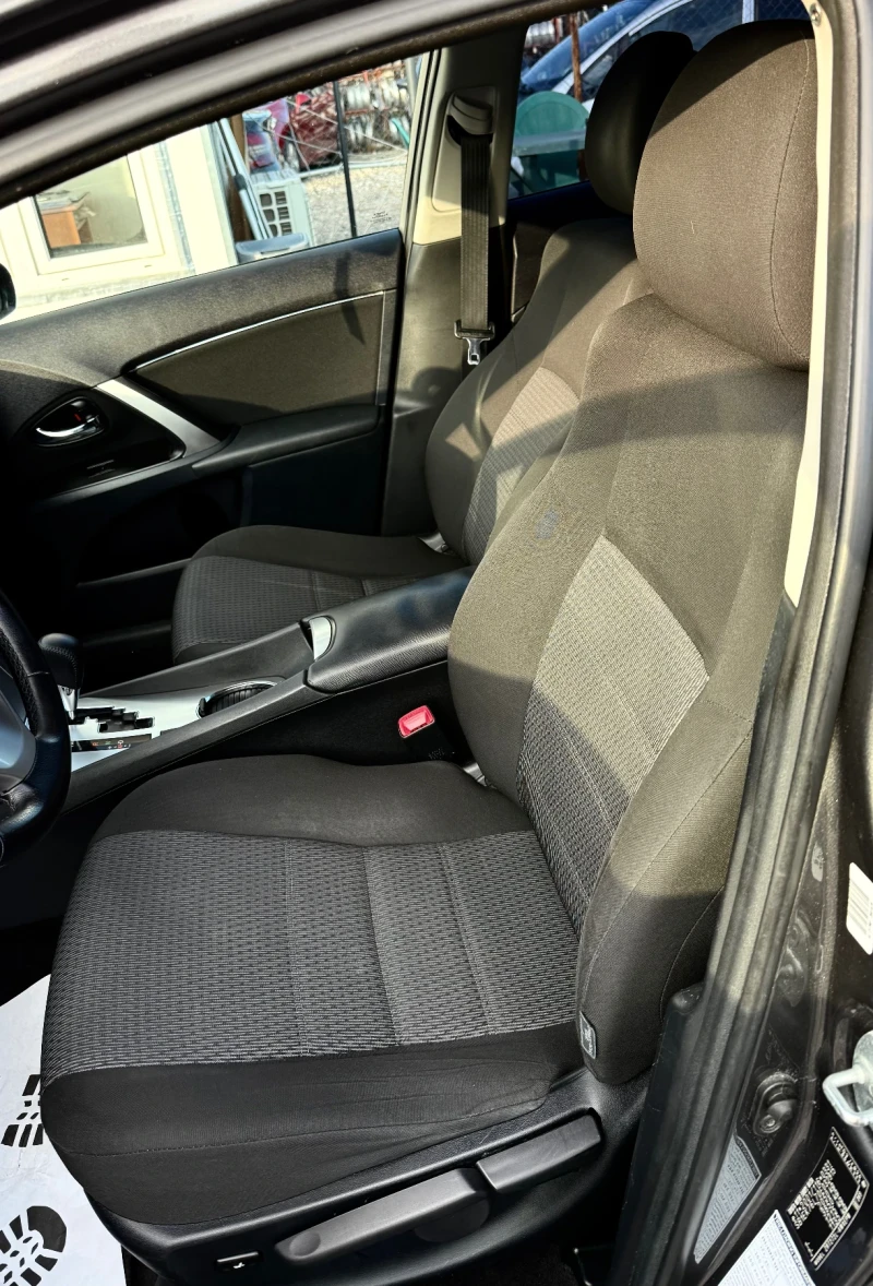 Toyota Avensis 2.0i Швейцария Facelift , снимка 13 - Автомобили и джипове - 52130434