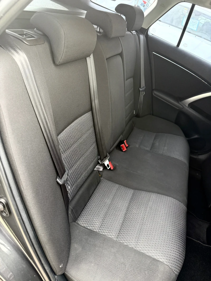 Toyota Avensis 2.0i Швейцария Facelift , снимка 15 - Автомобили и джипове - 52130434
