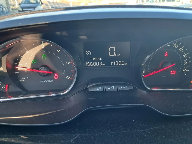 Peugeot 208 1.6 dizel, снимка 13 - Автомобили и джипове - 52617130