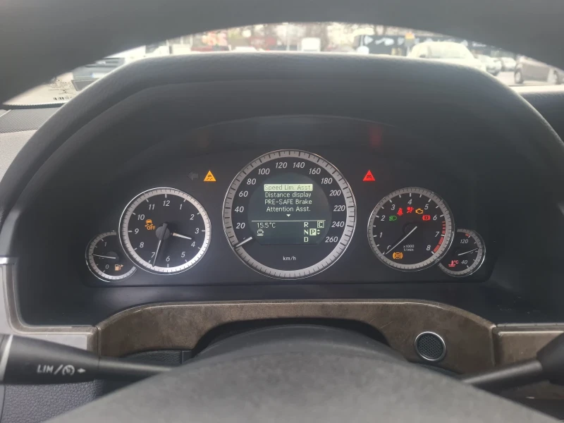Mercedes-Benz E 350 E350 distrronic, lineasist, blind spot , park asis, снимка 11 - Автомобили и джипове - 52642409
