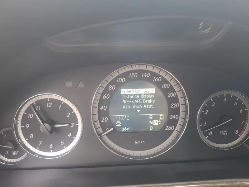 Mercedes-Benz E 350 E350 distrronic, lineasist, blind spot , park asis, снимка 9 - Автомобили и джипове - 52642409