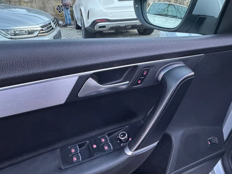 VW Passat 2.0TDI* DSG* Highline, снимка 10 - Автомобили и джипове - 53572598