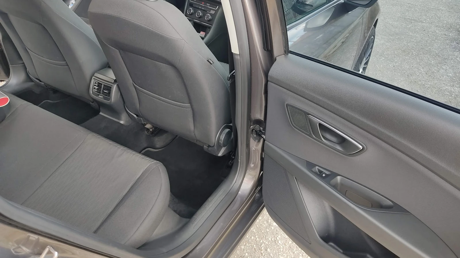 Seat Leon 1.6 TDI лизинг, снимка 4 - Автомобили и джипове - 53894022