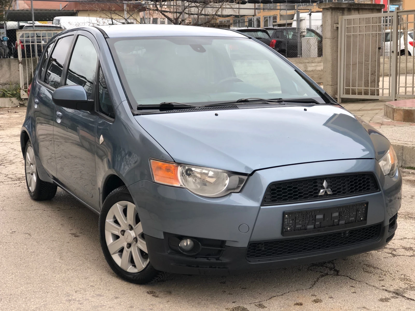 Mitsubishi Colt 1.3i FACE - изображение 3