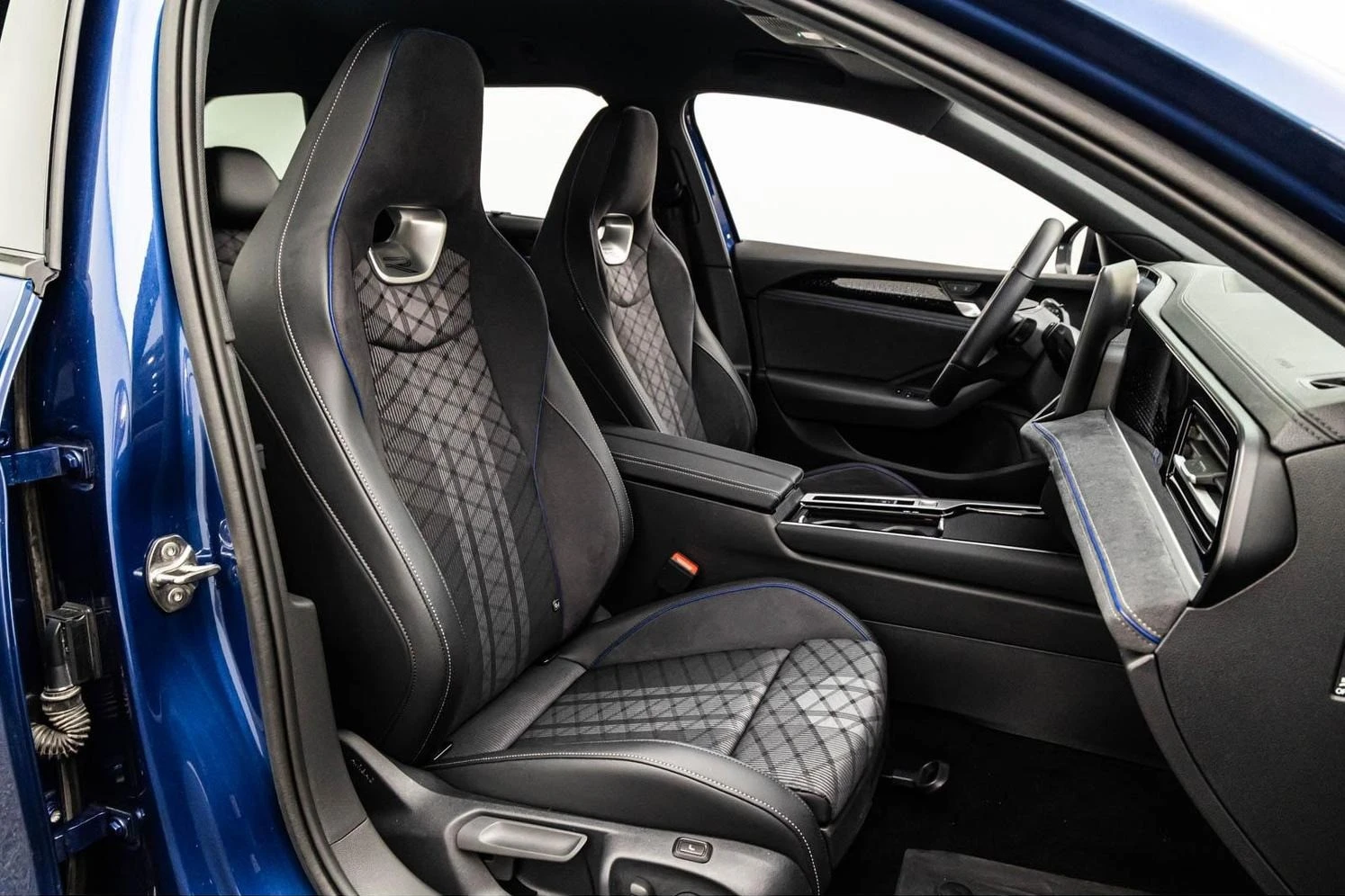 VW Passat 2.0 TDI 4-MOTION R-LINE BLACK STYLE MATRIX CAMERA | Mobile.bg � ����������� 14