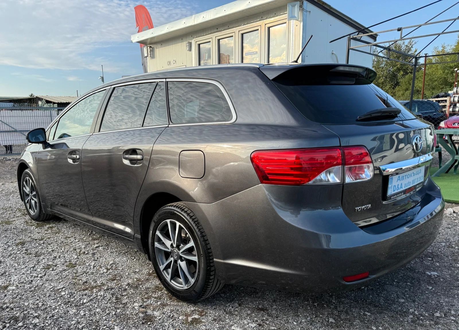 Toyota Avensis 2.0i Швейцария Facelift  - изображение 7